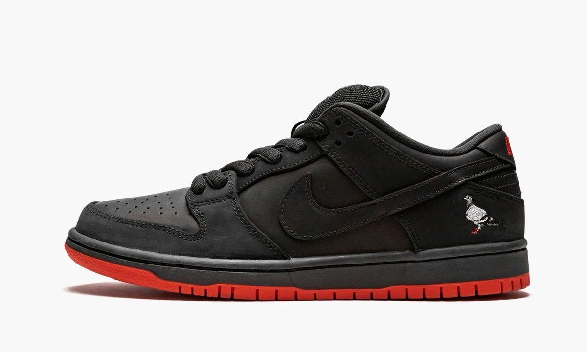 Nike SB Dunk Low "Black Pigeon"